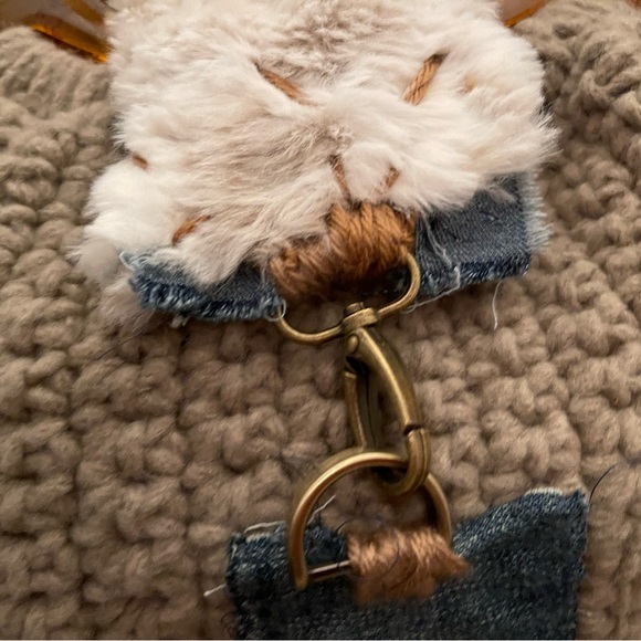 BJB211 PRESENTS YELLOWSTONE INSPIRED HAND BAGS - Picture 3 of 4